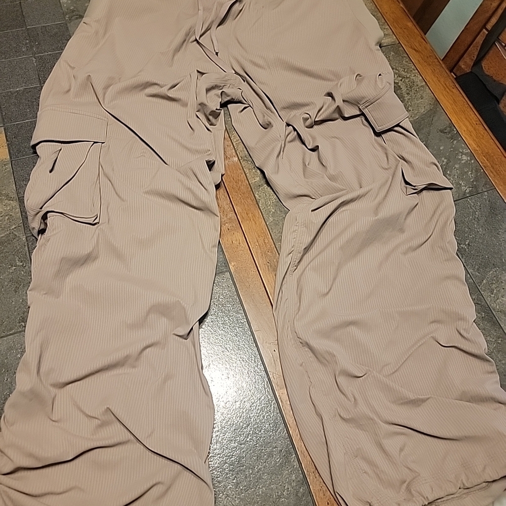 Lululemon Dance Studio Relaxed Fit Mid-Rise Cargo Pants TAUPETASTIC Sz XL - Picture 5 of 13